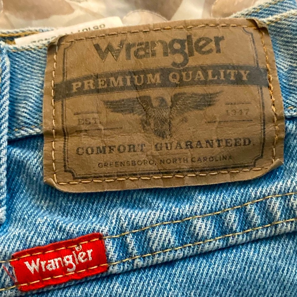 Wrangler Blue Jeans - Men - Size  38 X 32